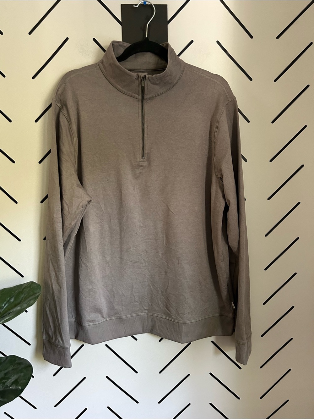 Vuori men’s Coronado Half Zip sweater